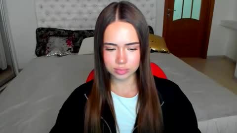 Snapshot of mmm_bananaa_ chatting on 16, 10, 2025 Beata online show from 16, 10, 2025