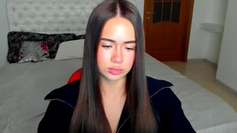 Snapshot of mmm_bananaa_ chatting on 18, 10, 2025 Beata online show from 18, 10, 2025