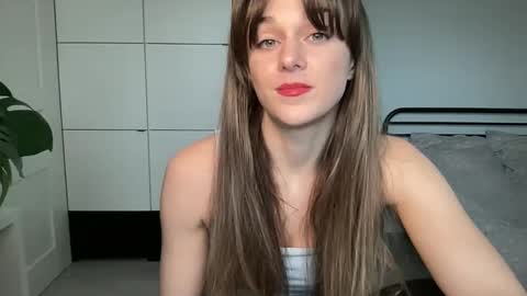 mmminnie online show from 5, 3, 2025