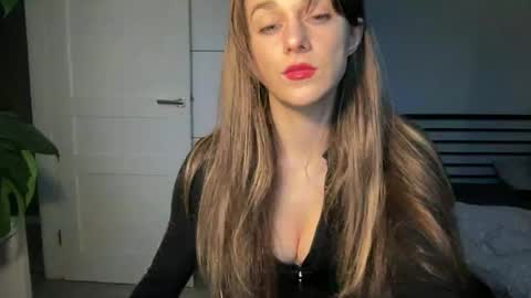 mmminnie online show from 12, 3, 2025