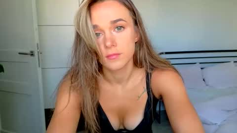 mmminnie online show from 11, 9, 2025