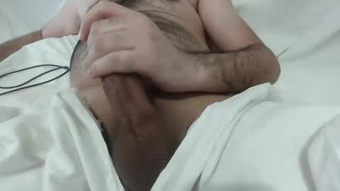 Snapshot of mo0085 chatting on 19, 12, 2025 Laith online show from 19, 12, 2025