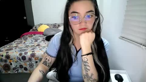 Snapshot of mocca_117 chatting on 15, 12, 2025 Sam online show from 15, 12, 2025