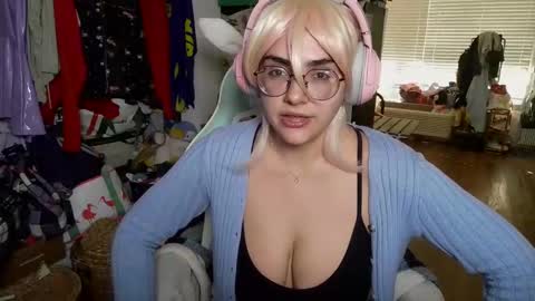 Snapshot of mochi_rainbow chatting on 8, 1, 2025 The Mochi Rainbow Variety Show online show from 8, 1, 2025