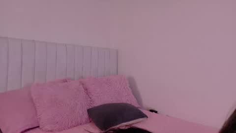 zoe ross online show from 8, 3, 2026