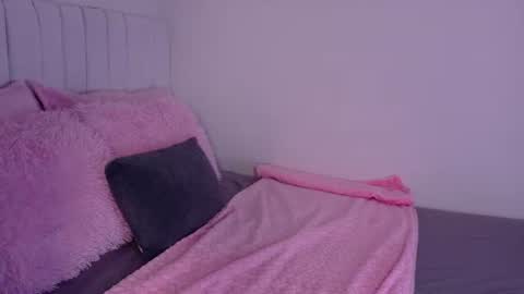 Snapshot of modelross07 chatting on 10, 7, 2026 zoe ross online show from 10, 7, 2026