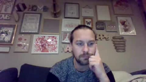 Snapshot of moi9876543210 chatting on 6, 1, 2025 Julien online show from 6, 1, 2025