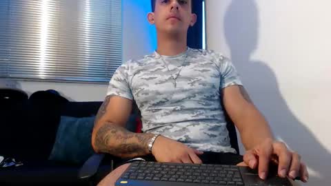 Snapshot of moises_paez chatting on 16, 2, 2025 Moises Paez online show from 16, 2, 2025