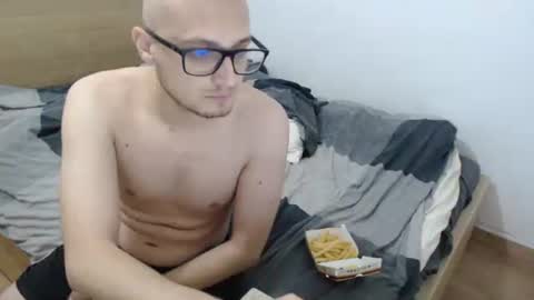 Snapshot of molkreid2 chatting on 8, 4, 2026 molkreid2 online show from 8, 4, 2026