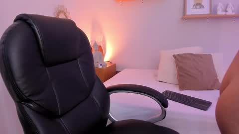 Snapshot of moll1e_ chatting on 15, 2, 2025 M o L l i E online show from 15, 2, 2025