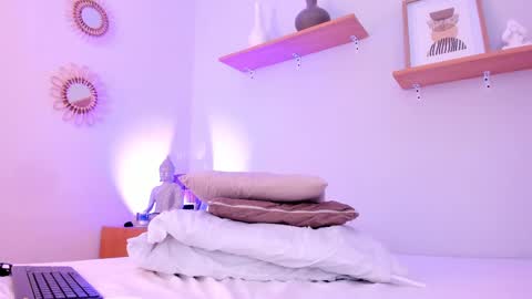 Snapshot of moll1e_ chatting on 6, 3, 2025 M o L l i E online show from 6, 3, 2025