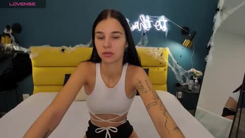 Snapshot of molly__cutie chatting on 27, 10, 2025 Molly online show from 27, 10, 2025