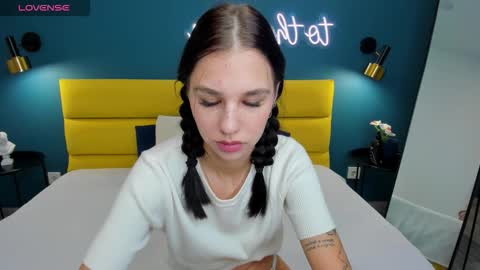 Snapshot of molly__cutie chatting on 23, 11, 2025 Molly online show from 23, 11, 2025