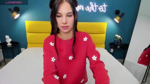 Snapshot of molly__cutie chatting on 5, 12, 2025 Molly online show from 5, 12, 2025