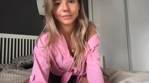 Snapshot of molly_bell chatting on 3, 12, 2024 Molly online show from 3, 12, 2024