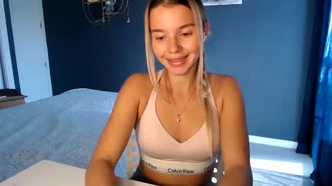 Snapshot of molly_bell chatting on 13, 1, 2025 Molly online show from 13, 1, 2025