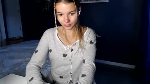 Snapshot of molly_bell chatting on 17, 1, 2025 Molly online show from 17, 1, 2025