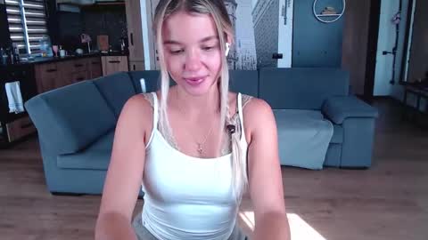 Snapshot of molly_bell chatting on 19, 9, 2025 Molly online show from 19, 9, 2025