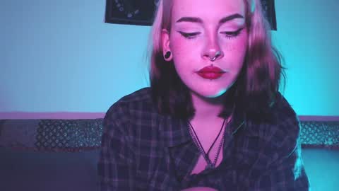 Molly Crow online show from 3, 2, 2025