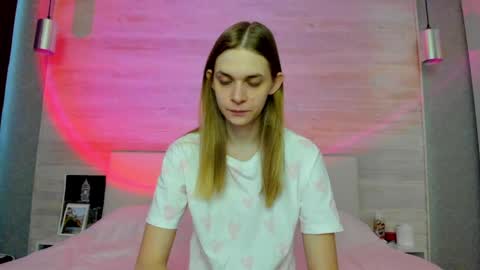 Molly Hunt online show from 8, 4, 2026