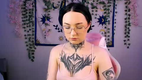 Snapshot of molly_kisss chatting on 9, 7, 2026 molly_kisss online show from 9, 7, 2026