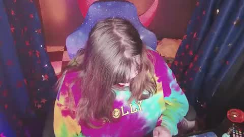 Snapshot of molly_moons chatting on 21, 10, 2025 molly_moons online show from 21, 10, 2025