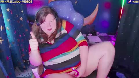Snapshot of molly_moons chatting on 24, 11, 2025 molly_moons online show from 24, 11, 2025