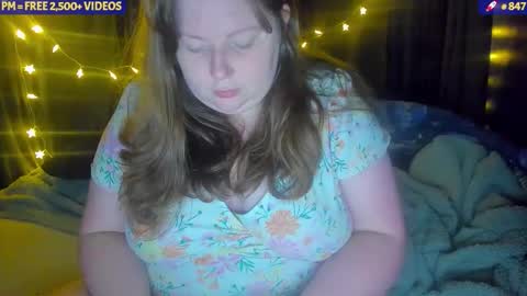 Snapshot of molly_moons chatting on 26, 11, 2025 molly_moons online show from 26, 11, 2025