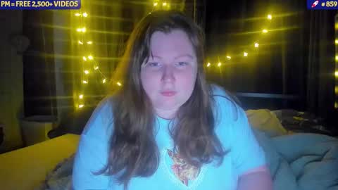 Snapshot of molly_moons chatting on 27, 11, 2025 molly_moons online show from 27, 11, 2025