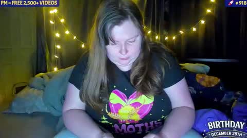 Snapshot of molly_moons chatting on 29, 11, 2025 molly_moons online show from 29, 11, 2025