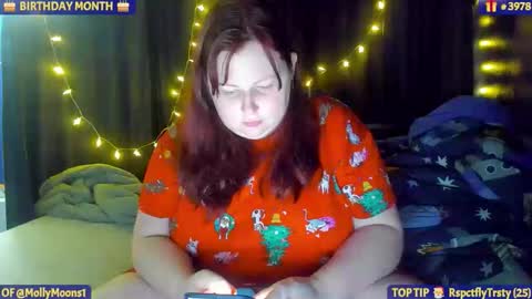 Snapshot of molly_moons chatting on 4, 12, 2025 molly_moons online show from 4, 12, 2025