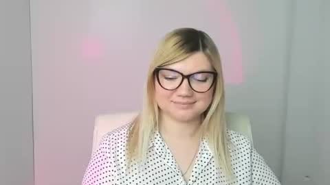 Molly online show from 7, 11, 2025