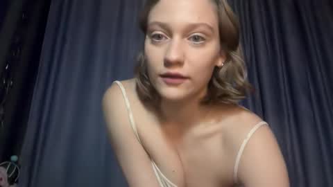 Snapshot of molly_poly chatting on 4, 11, 2025 molly_poly online show from 4, 11, 2025