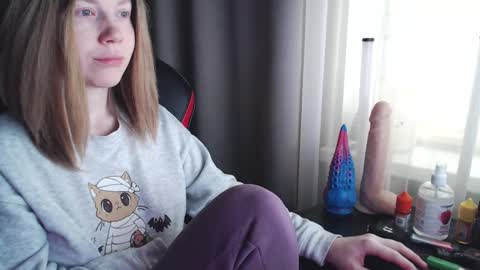 I have new photos come and see with love Molly online show from 10, 3, 2025