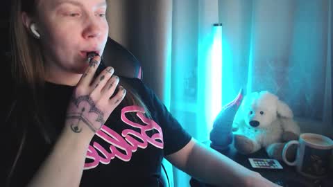 I have new photos come and see with love Molly online show from 11, 1, 2026