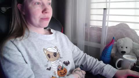 I have new photos come and see with love Molly online show from 8, 2, 2026