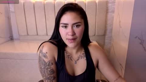 Snapshot of molly_tx chatting on 5, 11, 2025 Online 800 to 1400 online show from 5, 11, 2025