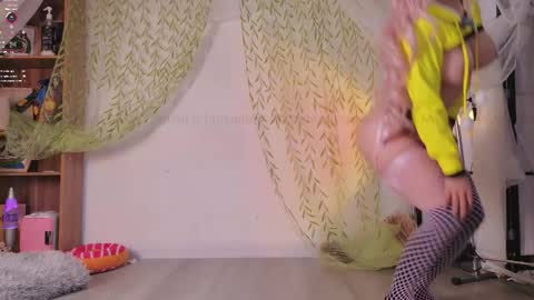 mollychan online show from 25, 3, 2026