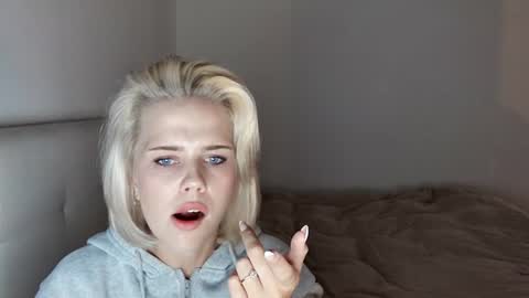 Snapshot of mollyforthenose chatting on 1, 8, 2026 mollyforthenose online show from 1, 8, 2026