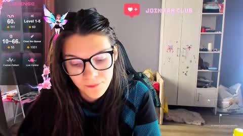 Snapshot of mollylollipop20 chatting on 23, 10, 2025 KIRA online show from 23, 10, 2025