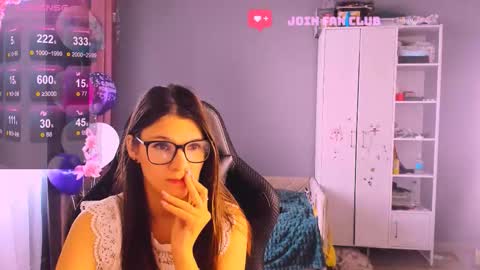 Snapshot of mollylollipop20 chatting on 29, 10, 2025 KIRA online show from 29, 10, 2025