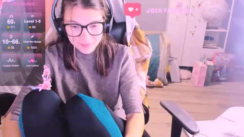 Snapshot of mollylollipop20 chatting on 10, 11, 2025 KIRA online show from 10, 11, 2025