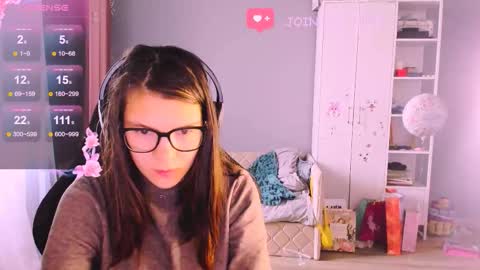 Snapshot of mollylollipop20 chatting on 13, 11, 2025 KIRA online show from 13, 11, 2025