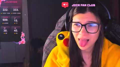 Snapshot of mollylollipop20 chatting on 25, 11, 2025 KIRA online show from 25, 11, 2025