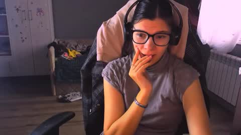 Snapshot of mollylollipop20 chatting on 4, 12, 2025 KIRA online show from 4, 12, 2025