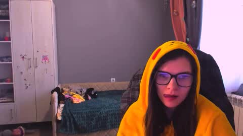 Snapshot of mollylollipop20 chatting on 5, 12, 2025 KIRA online show from 5, 12, 2025