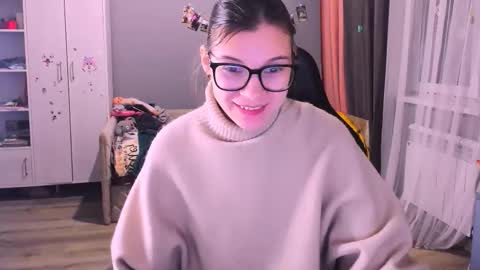 Snapshot of mollylollipop20 chatting on 16, 12, 2025 KIRA online show from 16, 12, 2025