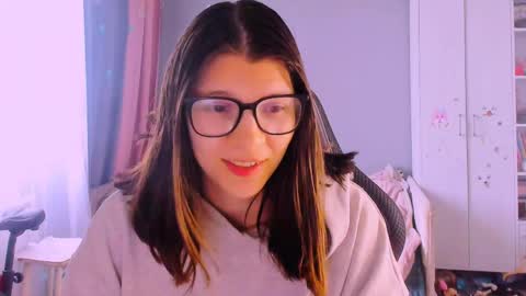  KIRA  online show from 25, 5, 2026