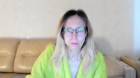 Snapshot of mollystory chatting on 25, 2, 2025 AngelMomm online show from 25, 2, 2025