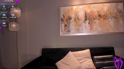 Molly Sunders online show from 8, 2, 2025